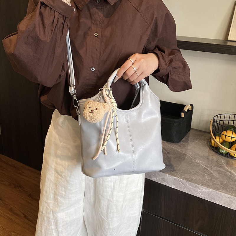 designer Large Capacity Bag for Women 2025 New Simple Trendy Versatile Soft Leather Crossbody Bag Ladies Casual Handbag Tote Bag