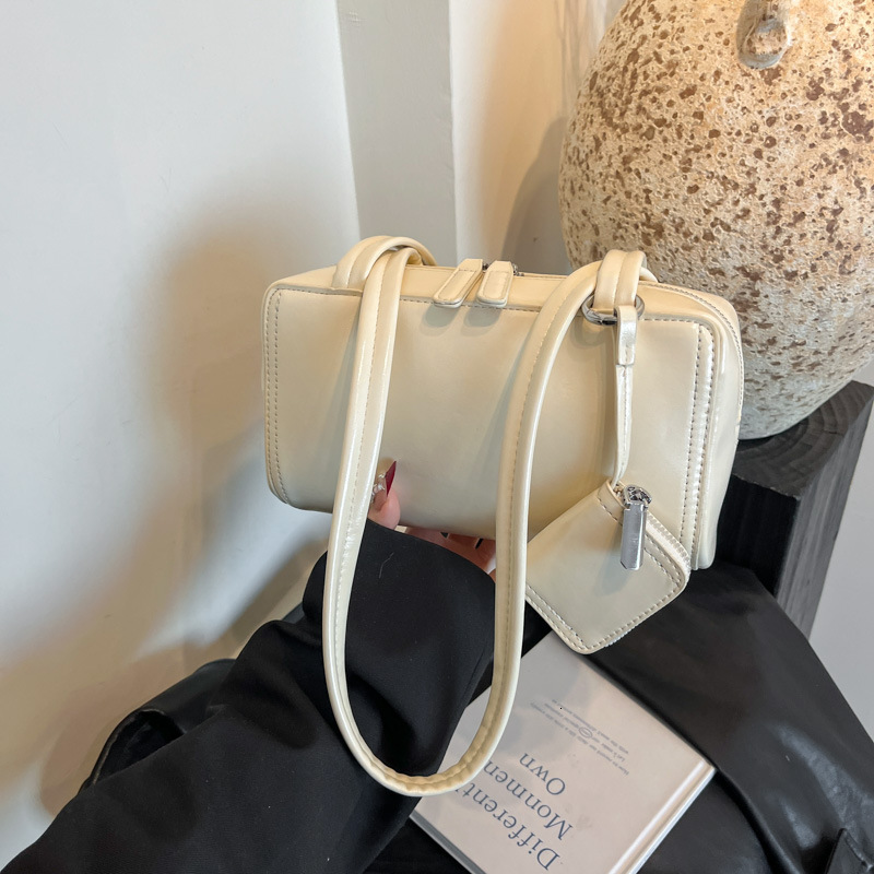 designer Vintage Oil Wax Leather Small Bag for Women 2025 New Fashion Versatile Shoulder Underarm Bag High-end Commuter Handbag