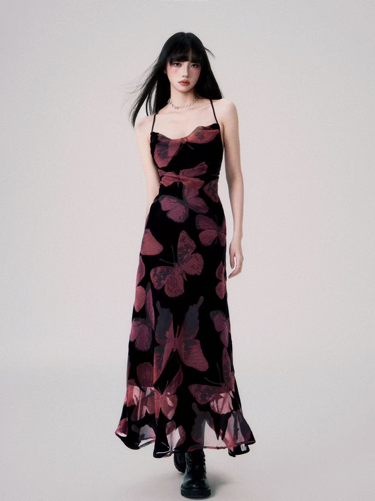 A charming beauty - New Chinese-style velvet butterfly-shaped halter-neck dress for women with backless and strapless design.