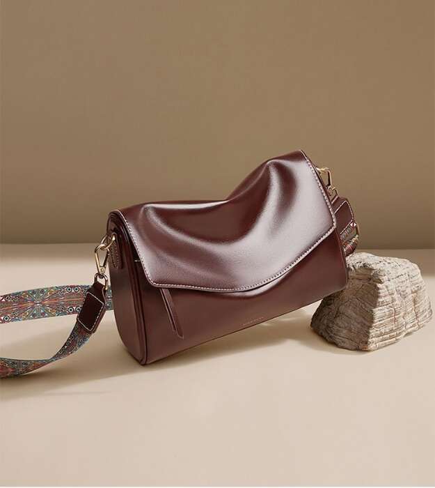 Woman bag 2025 New High-Value Genuine Leather Large Capacity Shoulder Crossbody Niche Fashion Versatile Pillow Bag