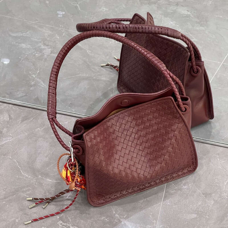 Woven Bag Leather New Underarm Large Capacity Handmade Woven Sheepskin Handheld Shoulder Bag For Women Soft Woven Tote