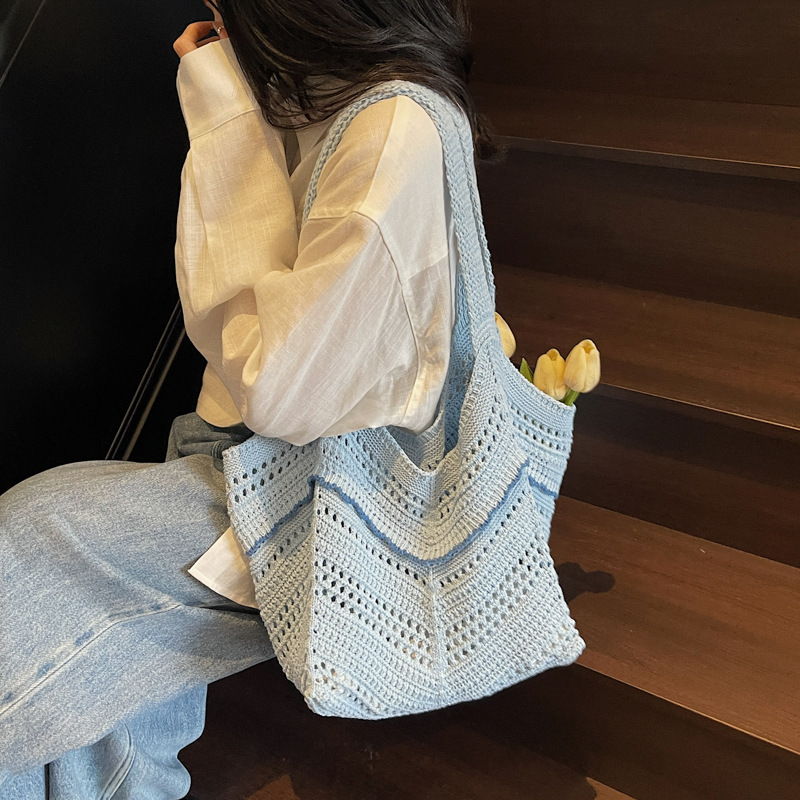 designer Knitted Bag for Women 2025 New Knitted Hollow Shoulder Tote Bag Lazy Style Beach Vacation Bag
