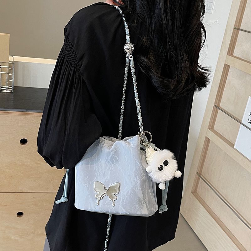 Summer women's small bag new design sense niche designer chain crossbody bag fashionable hot water bucket bag shoulder bag