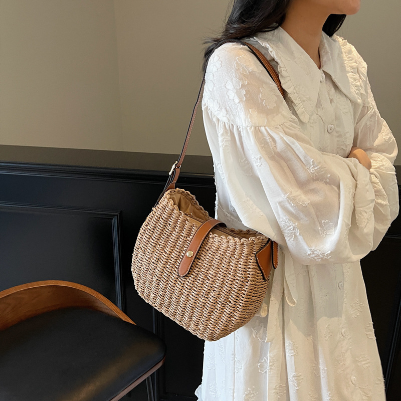 designer 2025 New Straw Woven Bag Fashion Simple Crossbody Bag Retro Handmade Woven Underarm Bag Casual Shoulder Bucket Bag