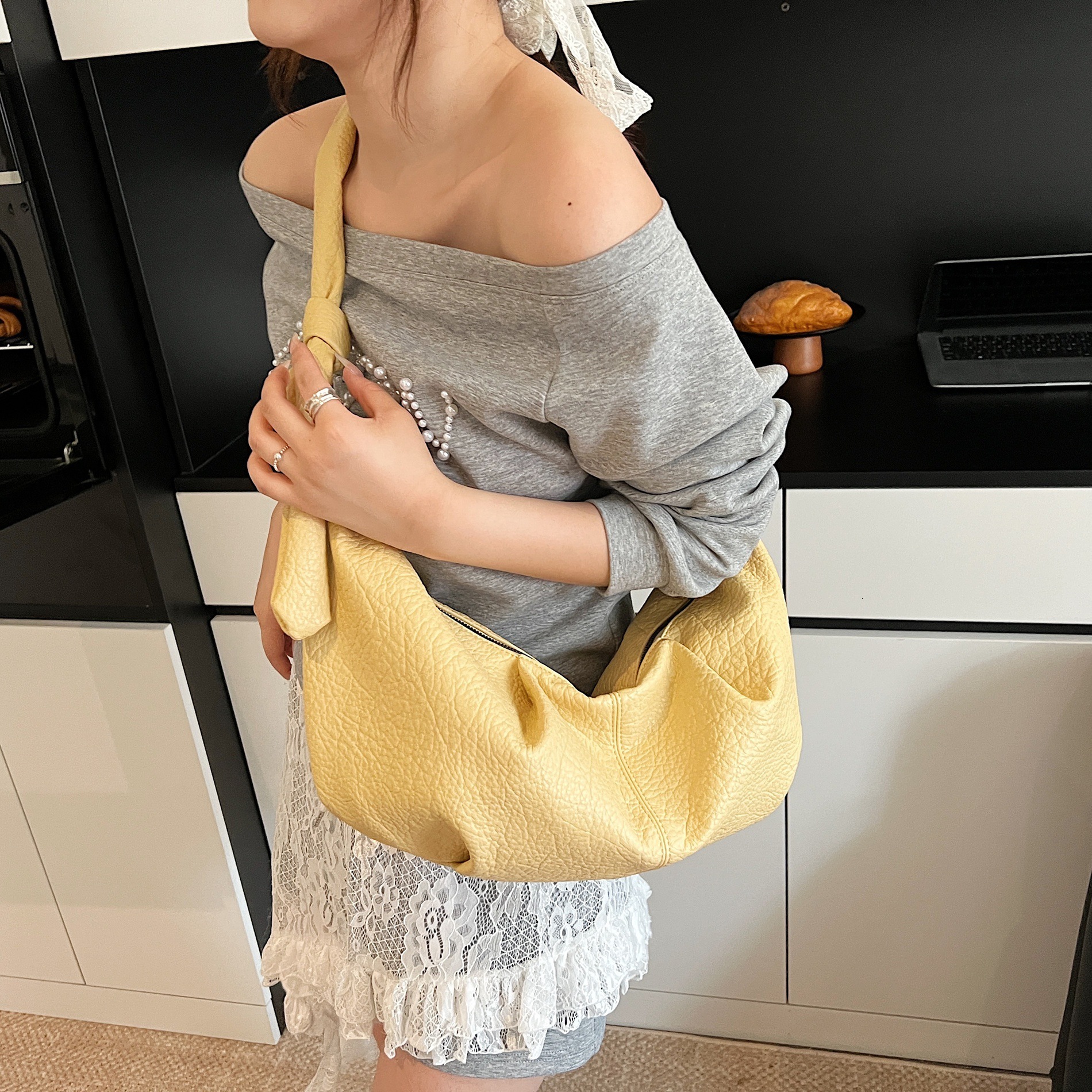 designer 2025 New Pleated Dumpling Bag Korean Fashion Retro Casual Commuter Versatile Handbag Underarm Crossbody Shoulder Bag