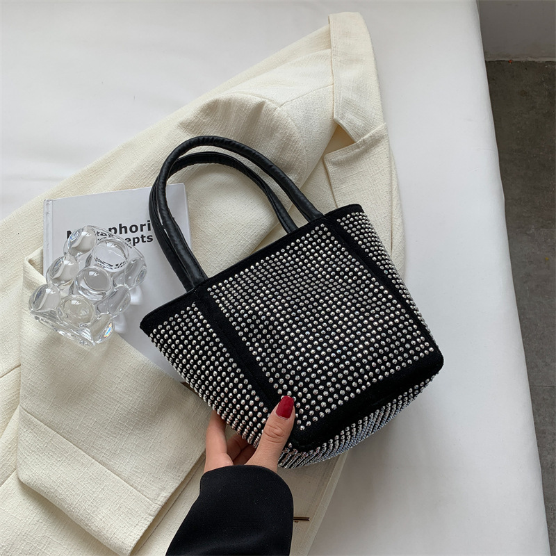 Top brand high-quality new free designer bag trendy flowing diamond chain bucket handbag elegant and casual shoulder width fashionable bag new free de
