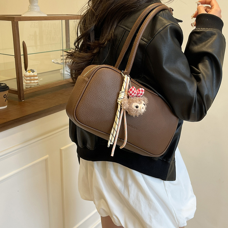 designer Korean Niche Handheld Bowling Ball Bag for Women 2025 New High-end Retro Versatile Shoulder Underarm Bag Trend