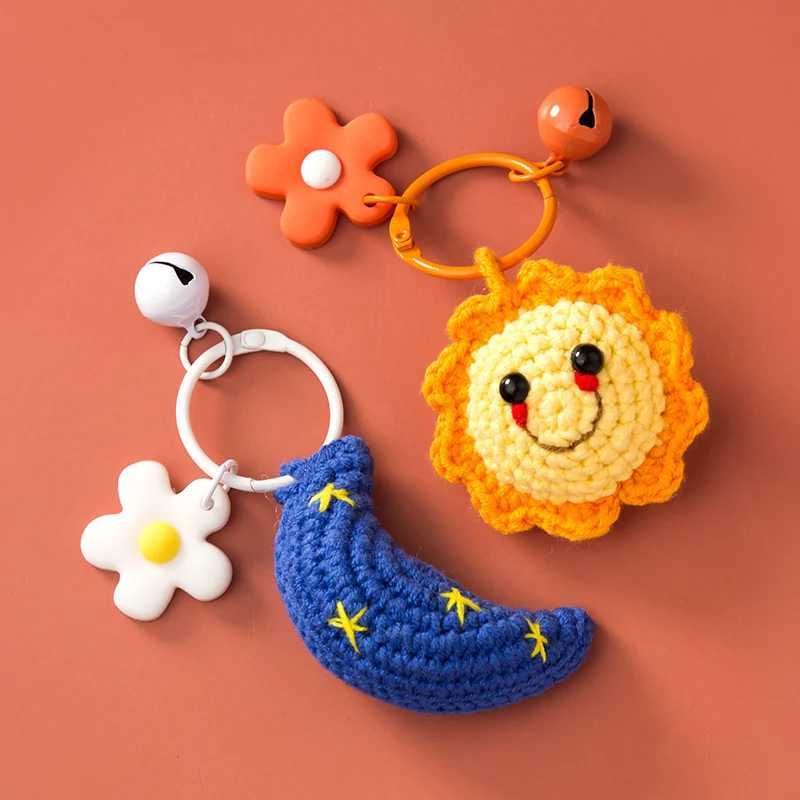 Cute Handmade DIY Weaving Stars Moon Keychain Charms Womens Car Keychain Sunflower Knitted Pendant Couple Gift Phone Charm M250604