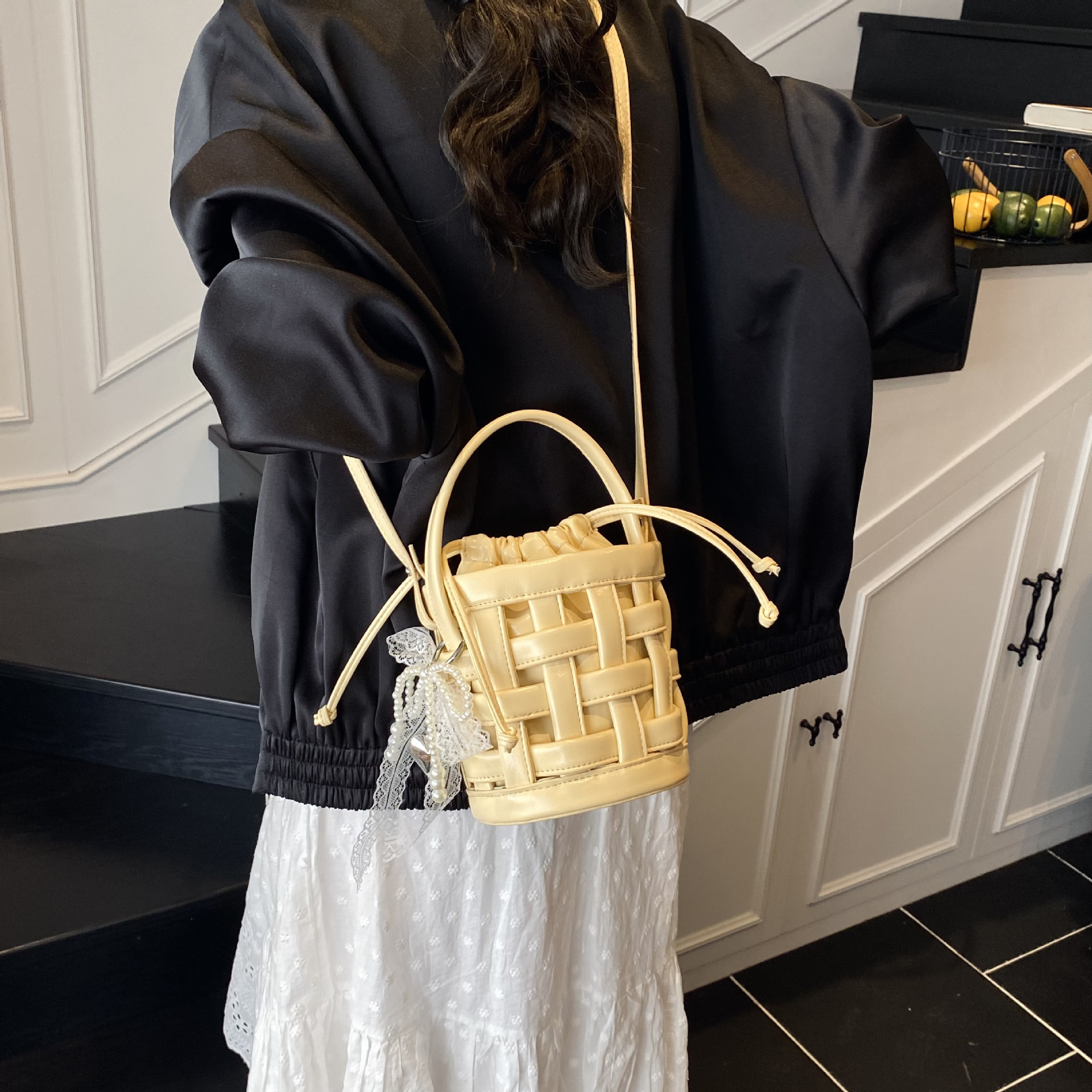 designer Niche Woven Handbag for Women 2025 New Fashion Simple Versatile Crossbody Bag Summer Handbag B