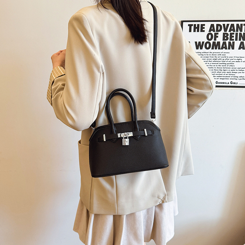 designer Elegant Socialite Fresh Style Women's Shell Bag 2025 New Fashion Versatile Handbag Shoulder Crossbody Bag Light Luxury Niche
