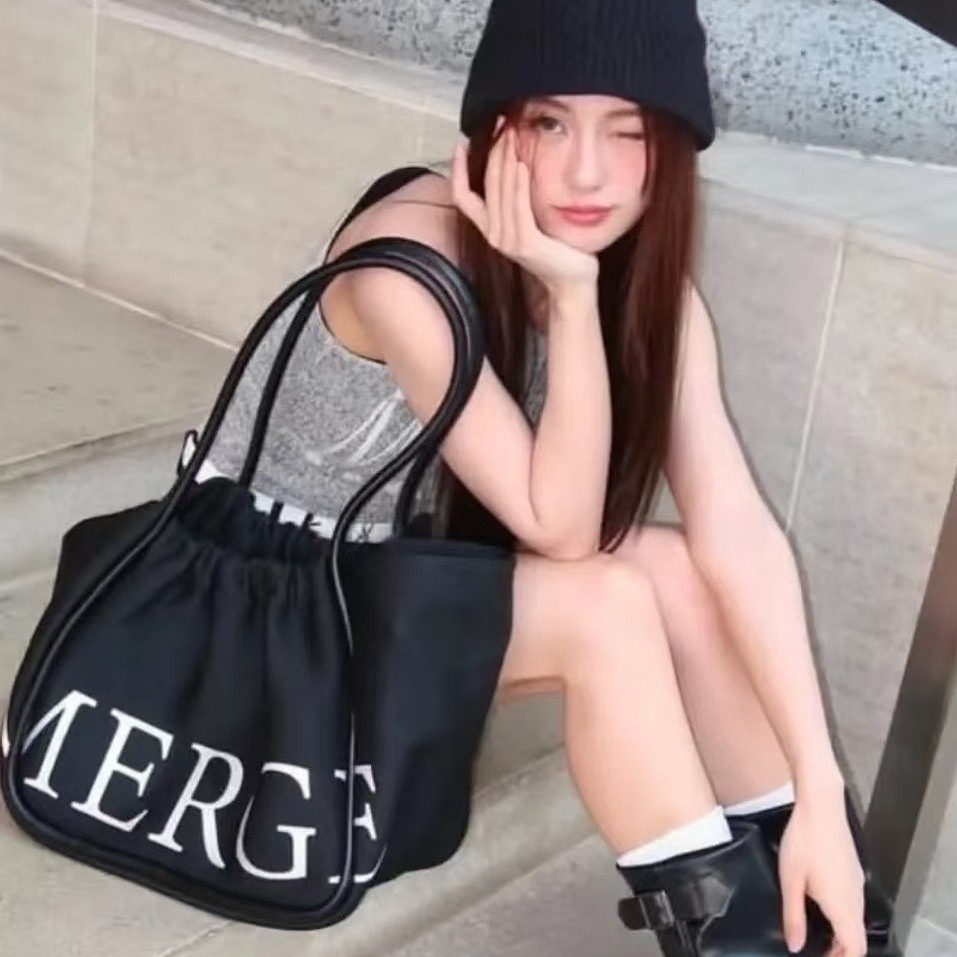 Top quality Brand High Quality New Style Niche Design Cloth Bag Large Capacity Versatile Canvas Bag 2025 New Single Shoulder Tote Bag New Free Deliver