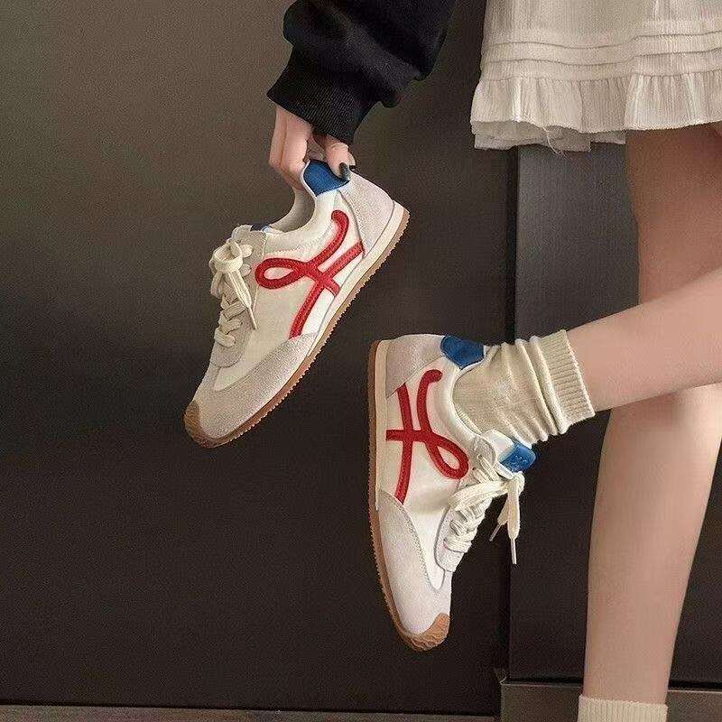 Free delivery, designer casual women's flat shoes, white sports outdoor training women's shoes, fashionable and comfortable sports shoes, gi