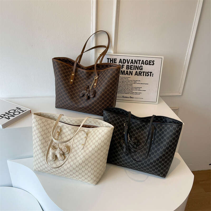 2025 New Spring Trendy Light Luxury Women's Large Capacity Commuter Shoulder Handheld Tote Bag