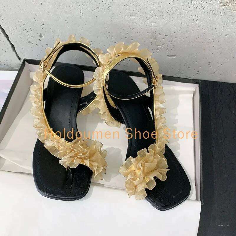 Novel Pleated Mesh ing Leather Design Strange Style Heel Square Toe Ankle Strap Buckle Fashion Catwalk Sandal
