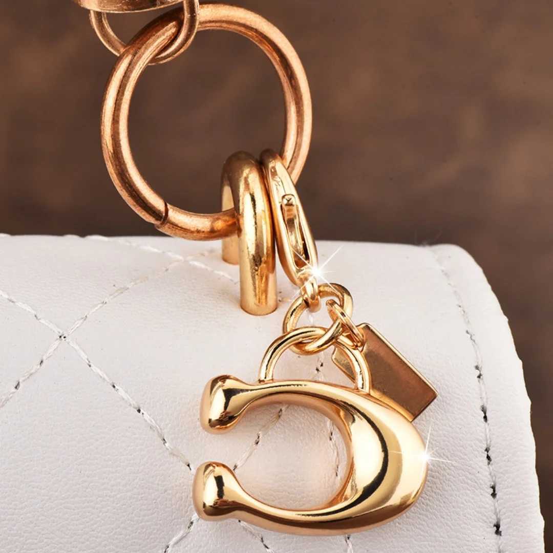 Fashion Bear Cherry Letter C Flower Keychains For Women Metal Y2K Exquisite Bag Pendant Car Key Ring Jewelry Gift Accessories W250604
