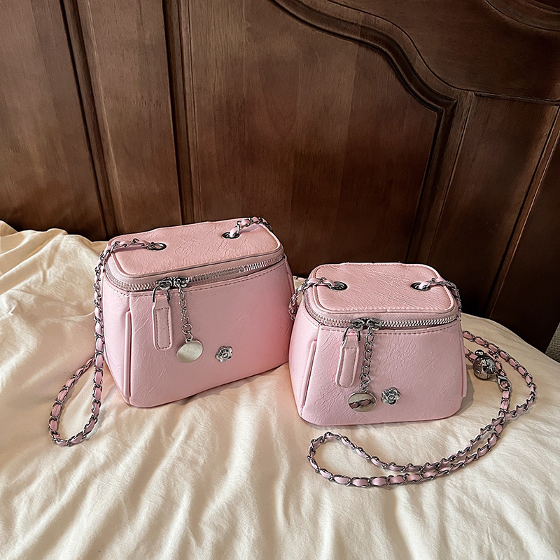 Free Shipping Designer Bag Fashion For Women 2025 New Style Summer Versatile Chain Crossbody Bag This Years Popular Small Square Bag