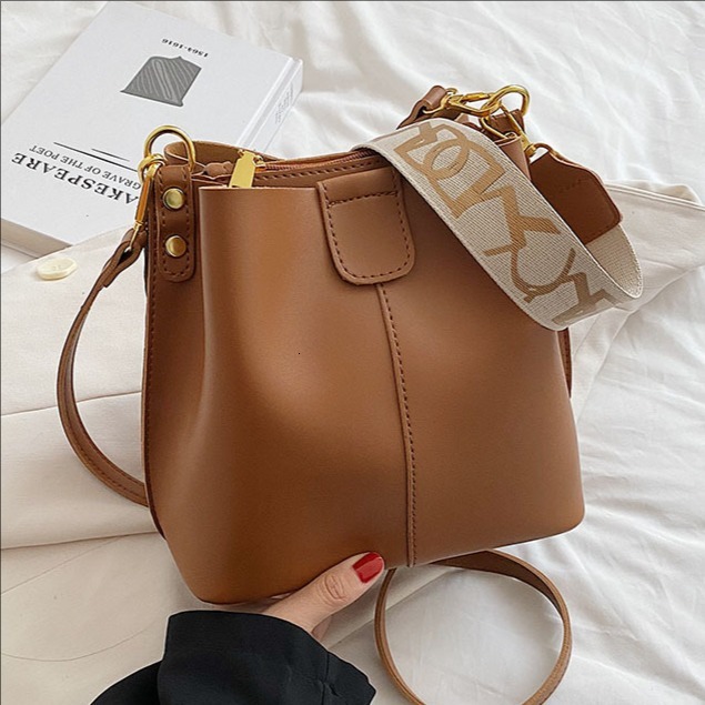 designer High-Quality Trendy Large Capacity Bucket Bag for Women 2025 New Fashionable and Stylish Shoulder Crossbody Bag