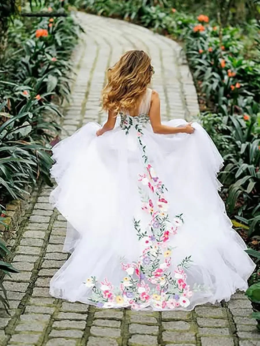 Romantic Colorful Floral Lace Appliques Bohemian Wedding Dresses V-Neck Sleeveless A-Line Long Tulle Garden Bridal Gowns Robe De Mariee Straps