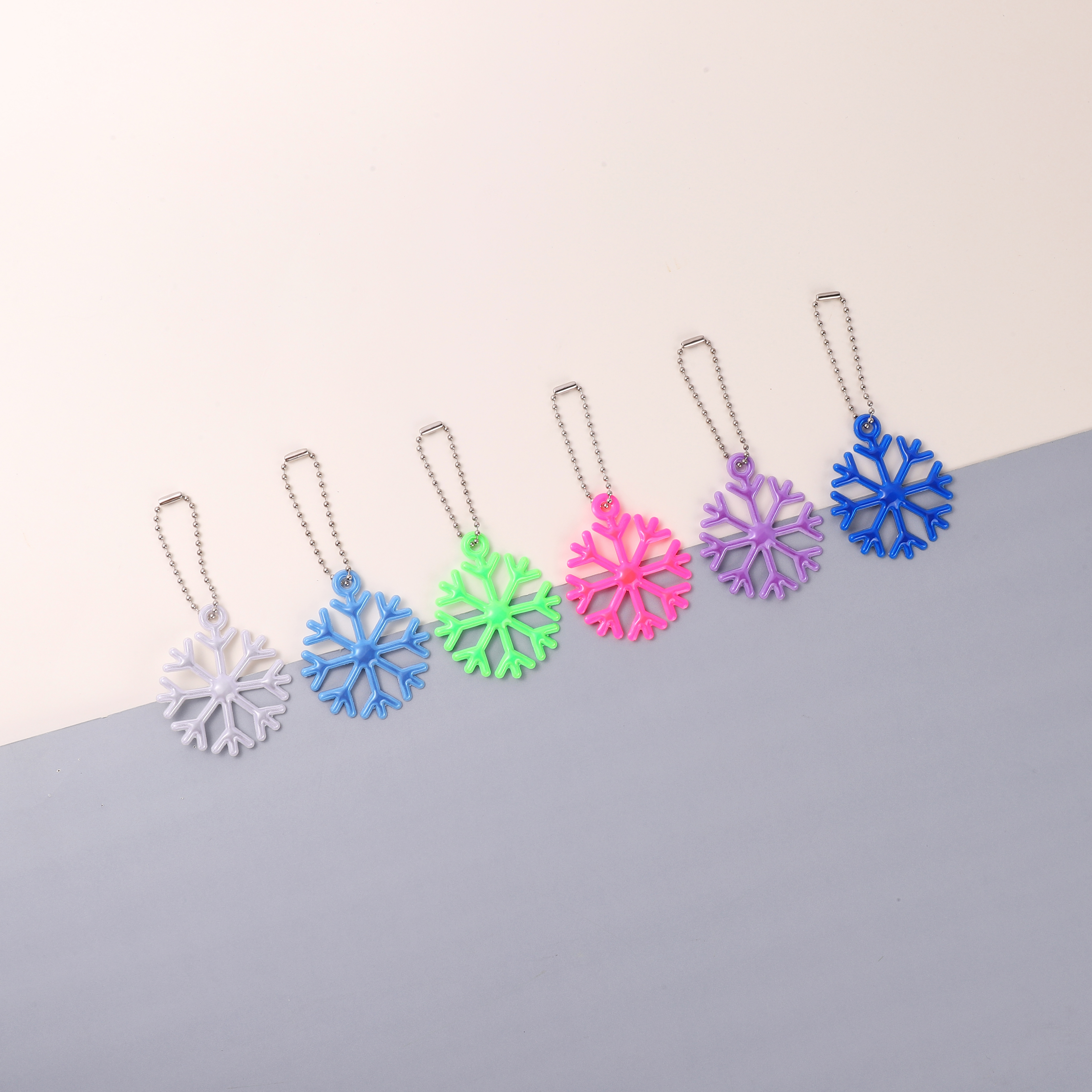 Snowflake Shaped Glow-in-the-Dark Pendant - Keychain/Backpack Charm for Night Outings with Customization Options
