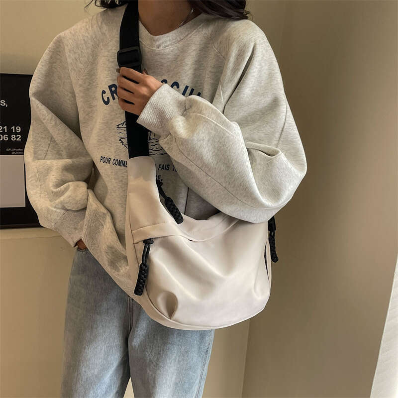 Fashion Commuter Large Capacity Single Shoulder Crossbody for Women New Casual Versatile Tote Korean Style Underarm Bag