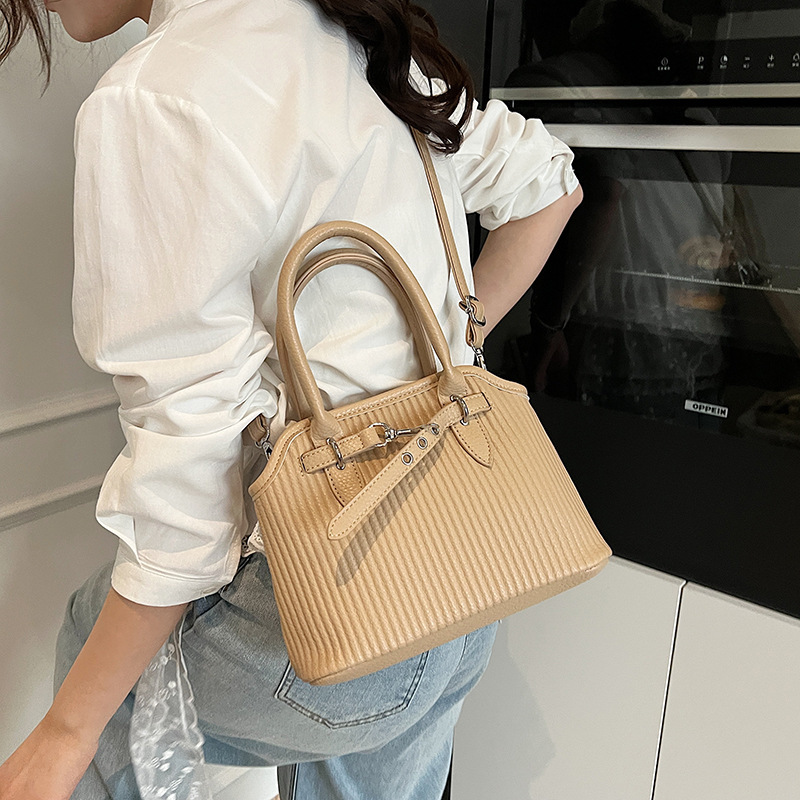 designer Cross-Border 2025 New Trend Large Capacity Pleated Shell Bag French Light Luxury Tote Bag Fashion Single Shoulder Underarm Women's Bag