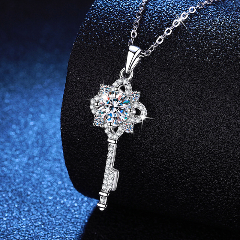 S925 Sterling Silver Moissanite Pendant Necklace with 1ct Moissanite Stone, Four-leaf Clover and Key Design, Elegant Jewelry for Women