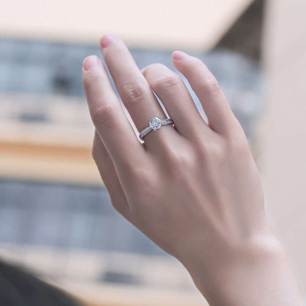 DHCollections Fashion Silver Moissanite Ring Non-Fading