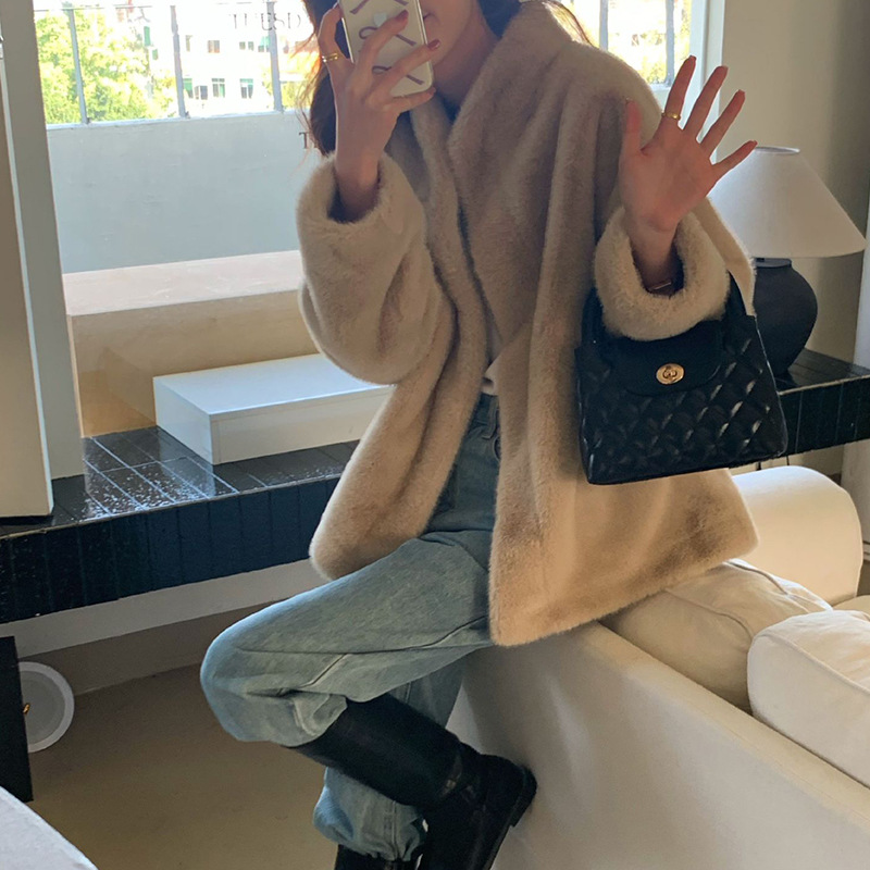 Hot Free Shipping Designer Bag 2025 New Fashion Luxury Bag Small fragrance wind Lingge handbag female new senior sense hand cross bod