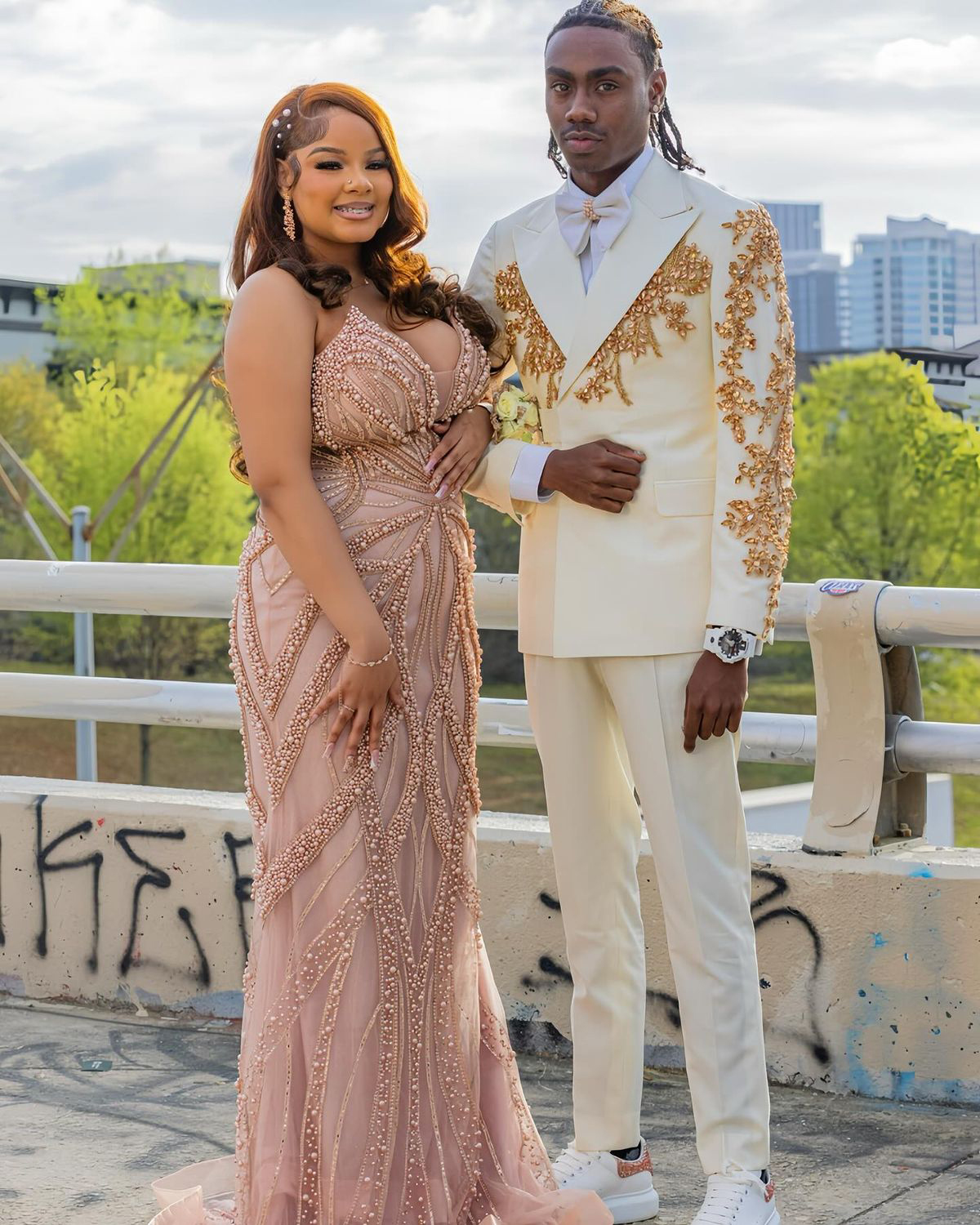 Modern Man Suits Crystals Appliques Fit Slim Beaded Peaked Lapel 2 Pieces Set Evening Party Prom Blazer Customized With Belt Jacket+Pants Plus Size