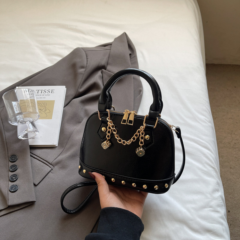 designer 2025 New Niche Design High-End Champagne Studded Shell Handbag for Women Fashionable Stylish Shoulder Crossbody Bag