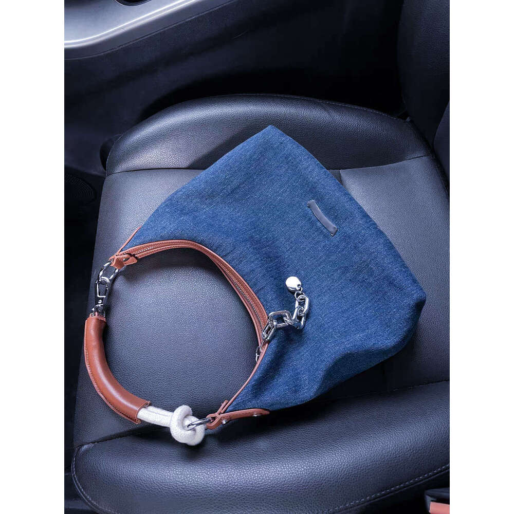Hong Kong Style Retro Denim Tote for Women 2025 High-end Niche Underarm Single Shoulder Crossbody Bag New Casual Versatile Fashion Clothing