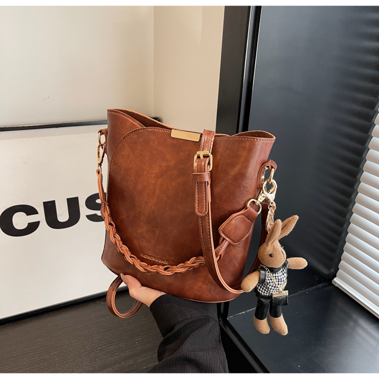 Women fashion s retro niche design new multifunctional crossbody bag hot selling handbag bucket bag designer fashion women s shoulder bag