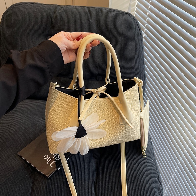 designer Korean Niche Handwoven Bag for Women 2025 New Trendy Fashion Commuter Basket Bag Super Popular Small Tote Bag