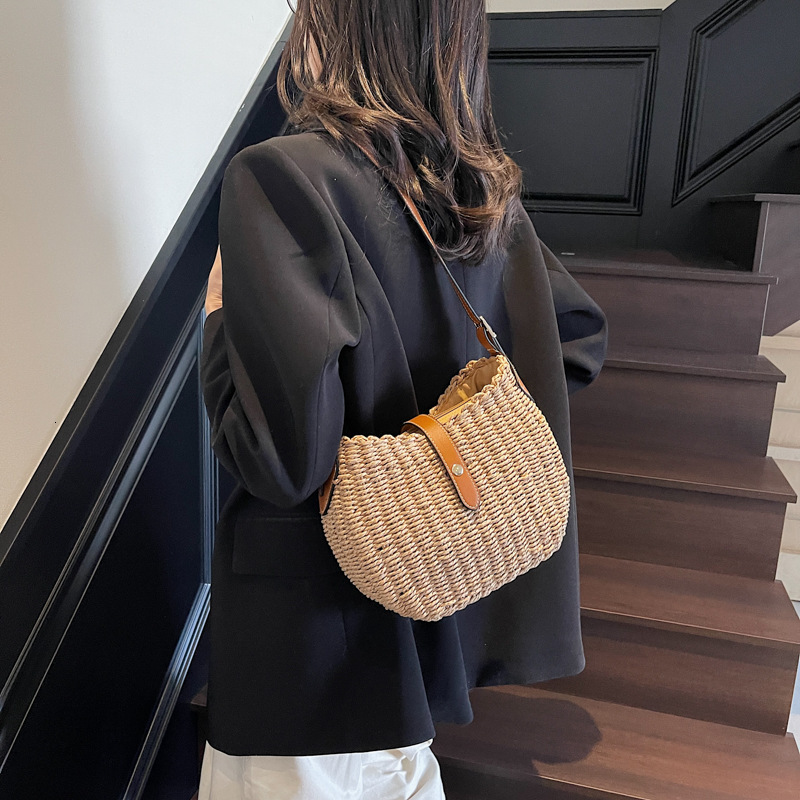 designer 2025 New Straw Woven Bag Fashion Simple Crossbody Bag Retro Handmade Woven Underarm Bag Casual Shoulder Bucket Bag