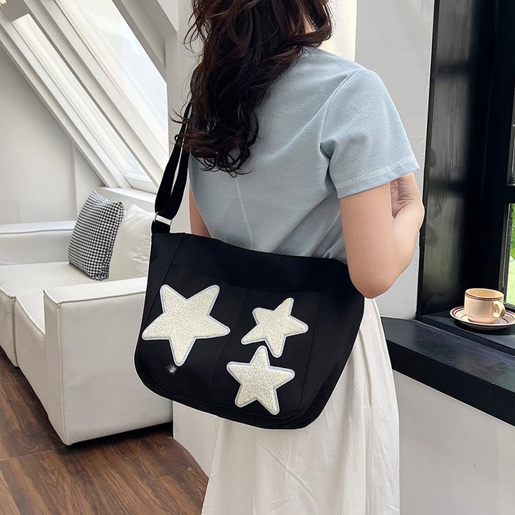 New cute crossbody bag with niche design, multifunctional shoulder bag, simple commuting, large capacity shoulder bag