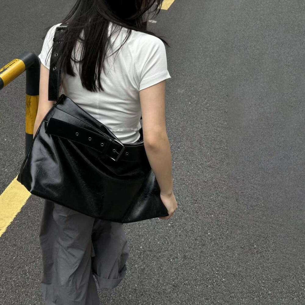 Trendy High-End Autumn Winter Large Capacity Soft Leather Tote Unisex Lazy Shoulder Crossbody Bag 2025 New Versatile Fashionable Ins Style