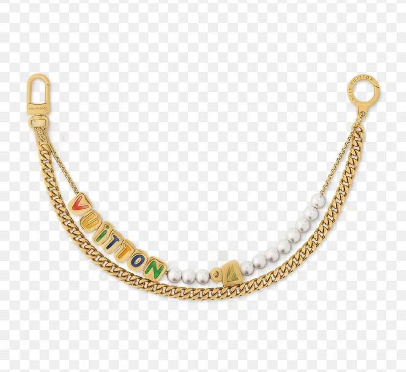 Keychain designer letter V chain ladies car gold keychain women classic lock love strawberry key ring fashion accessories