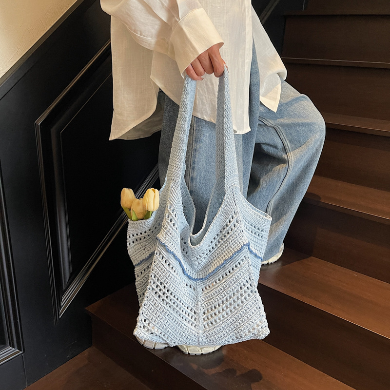 designer Knitted Bag for Women 2025 New Knitted Hollow Shoulder Tote Bag Lazy Style Beach Vacation Bag