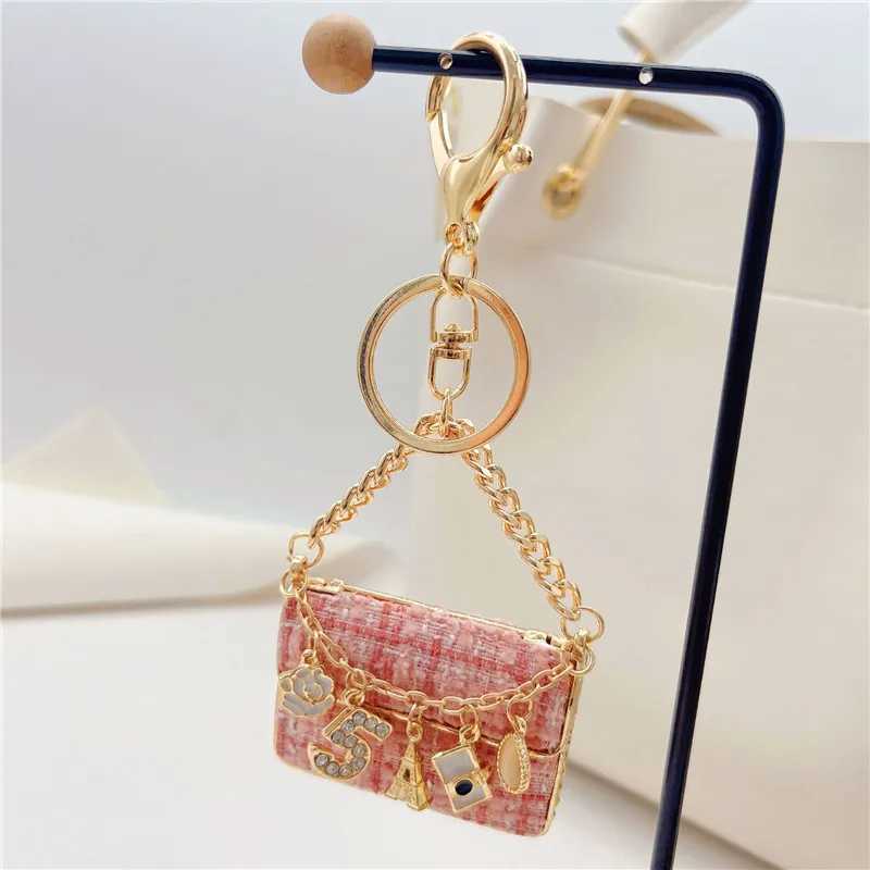 New Arrival Luxury CC Eiffel Tower Car Key Chains Women Bag Handbag Pendants Plush Keychain Gift Jewelry U250604