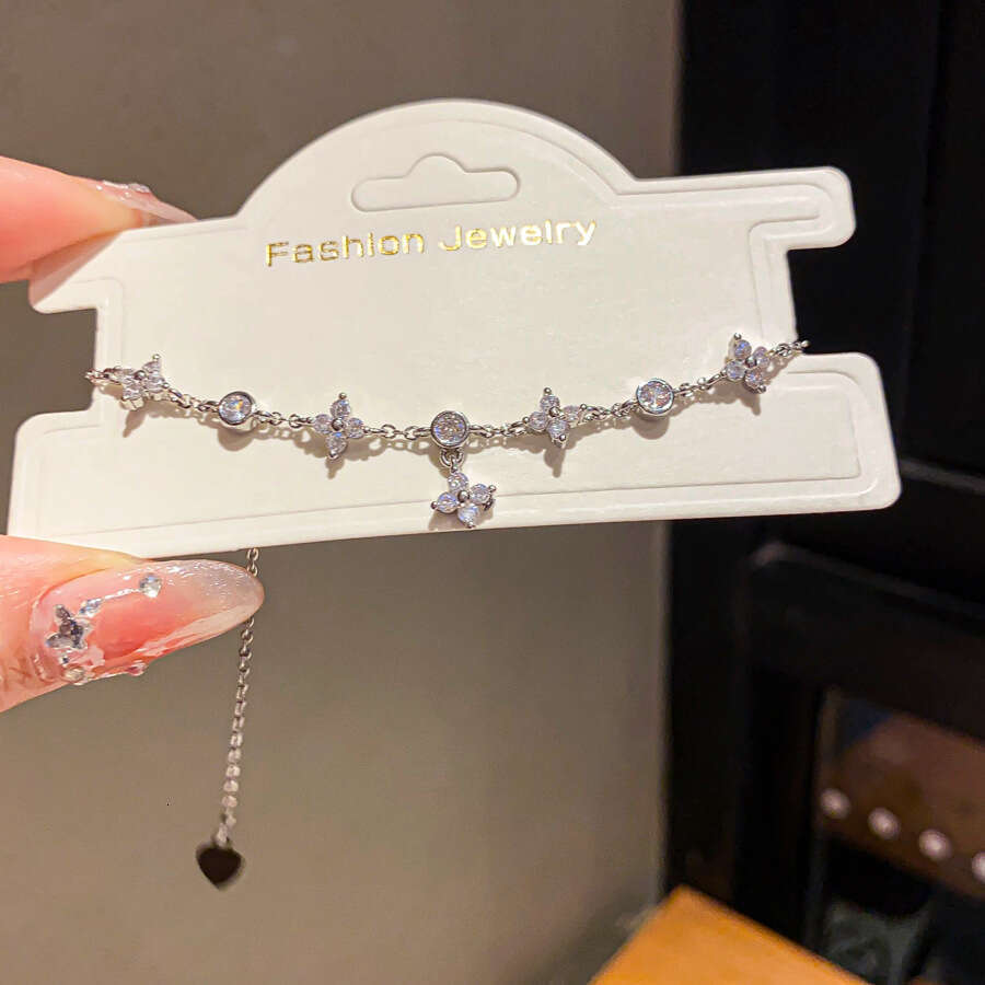 Super Shiny Zircon Rhombus Three-Petal Flower Bracelet Fashion Niche Simple Versatile Wristband Light High-End Sense Jewelry