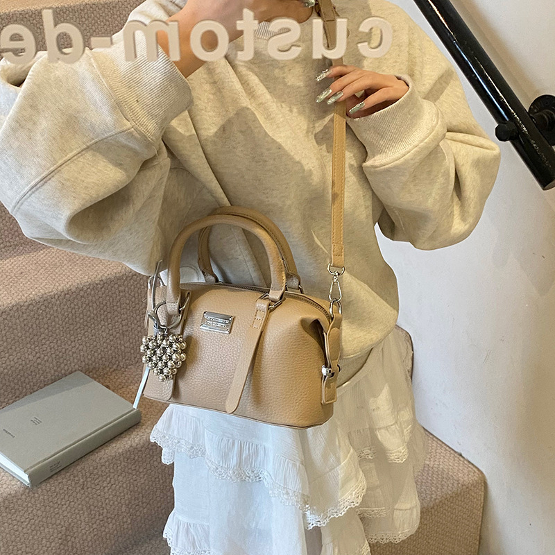 designer High-End Handbag for Women 2025 New Fashion Simple Casual Versatile Fashionable Shoulder Crossbody Bowling Bag