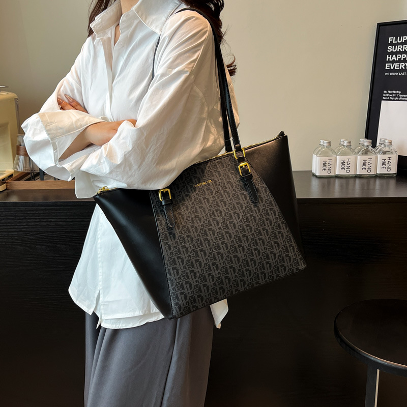 Hot new free shipping designer bags for womens black white brown Large capacity fashionable versatile shoulder bag