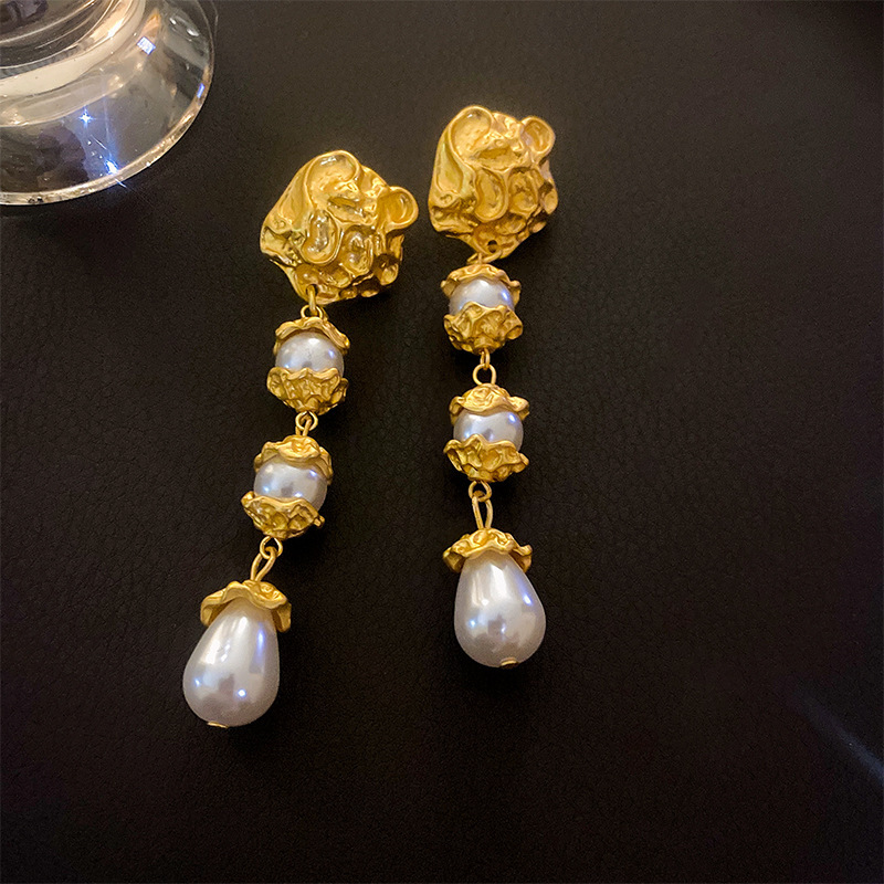 Medieval silver needle earrings with a light luxury palace style and versatile pearl earrings