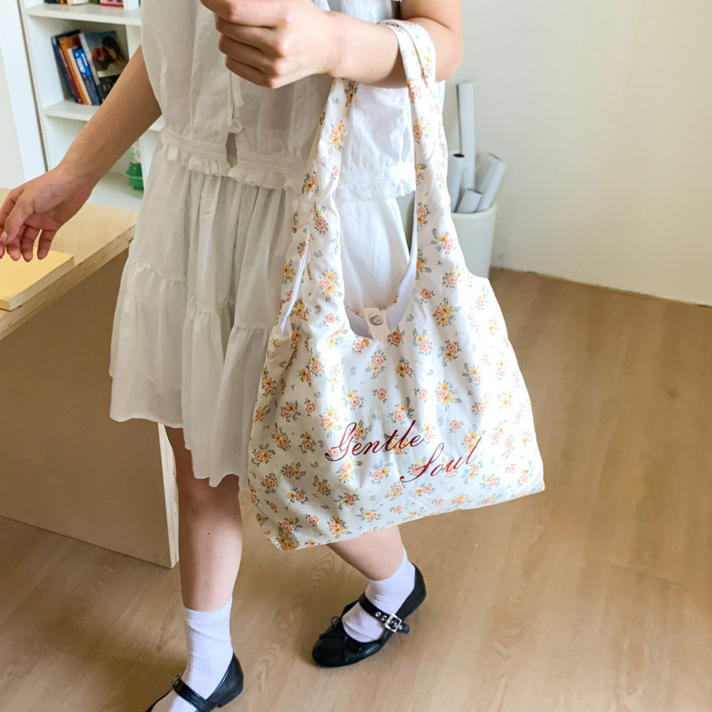 designer Summer Sweet Floral Canvas Underarm Bag for Women Large Capacity Versatile Shoulder Bag 2025 New Simple Tote Bag