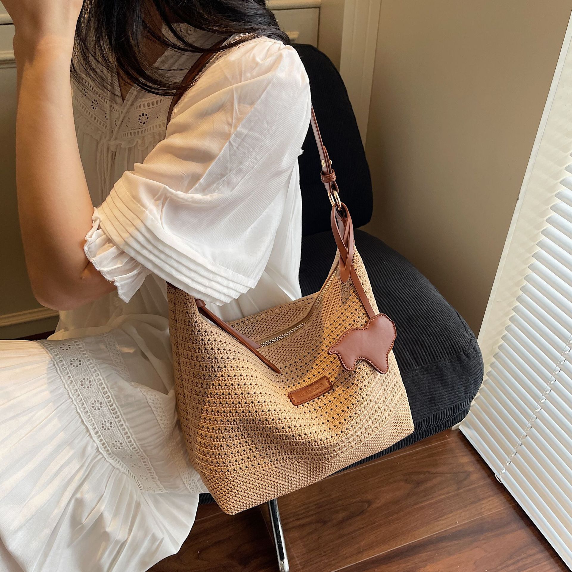 designer Beach Vacation Woven Bag for Women 2025 New Hollow Knit Handbag Large Capacity Shoulder Underarm Bag