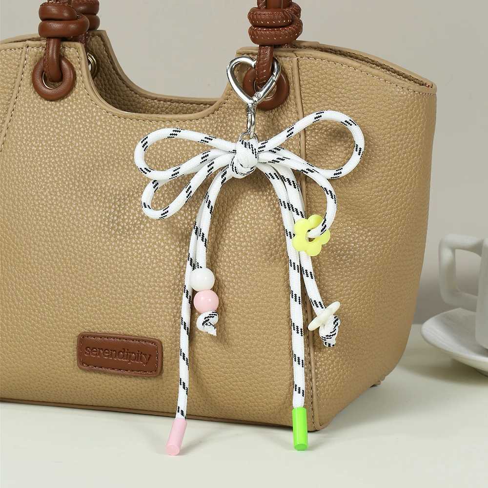 2025 Fashion New Colorful Hand Woven Bow Keychain Charming Heart Buckle Ring Small Flower Bead Bag Keychain Accessory W250604