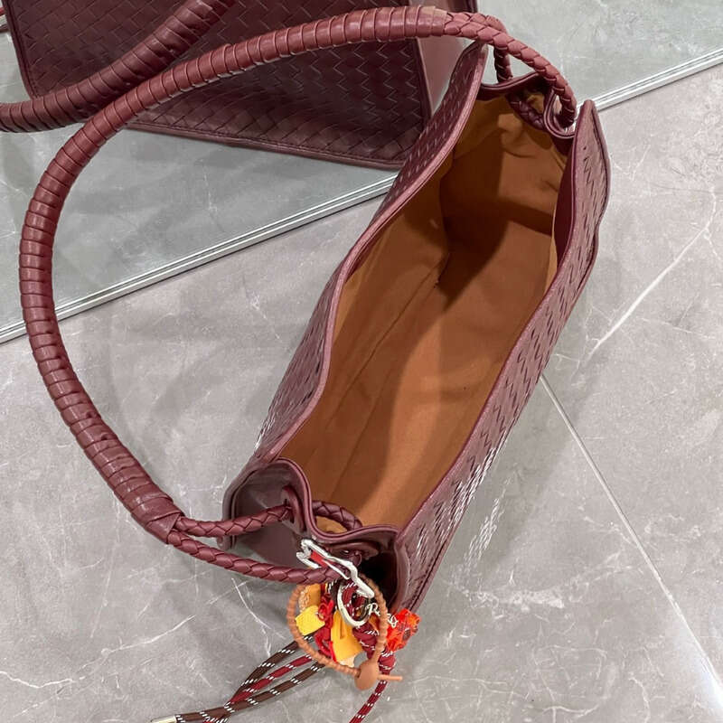 Woven Bag Leather New Underarm Large Capacity Handmade Woven Sheepskin Handheld Shoulder Bag For Women Soft Woven Tote