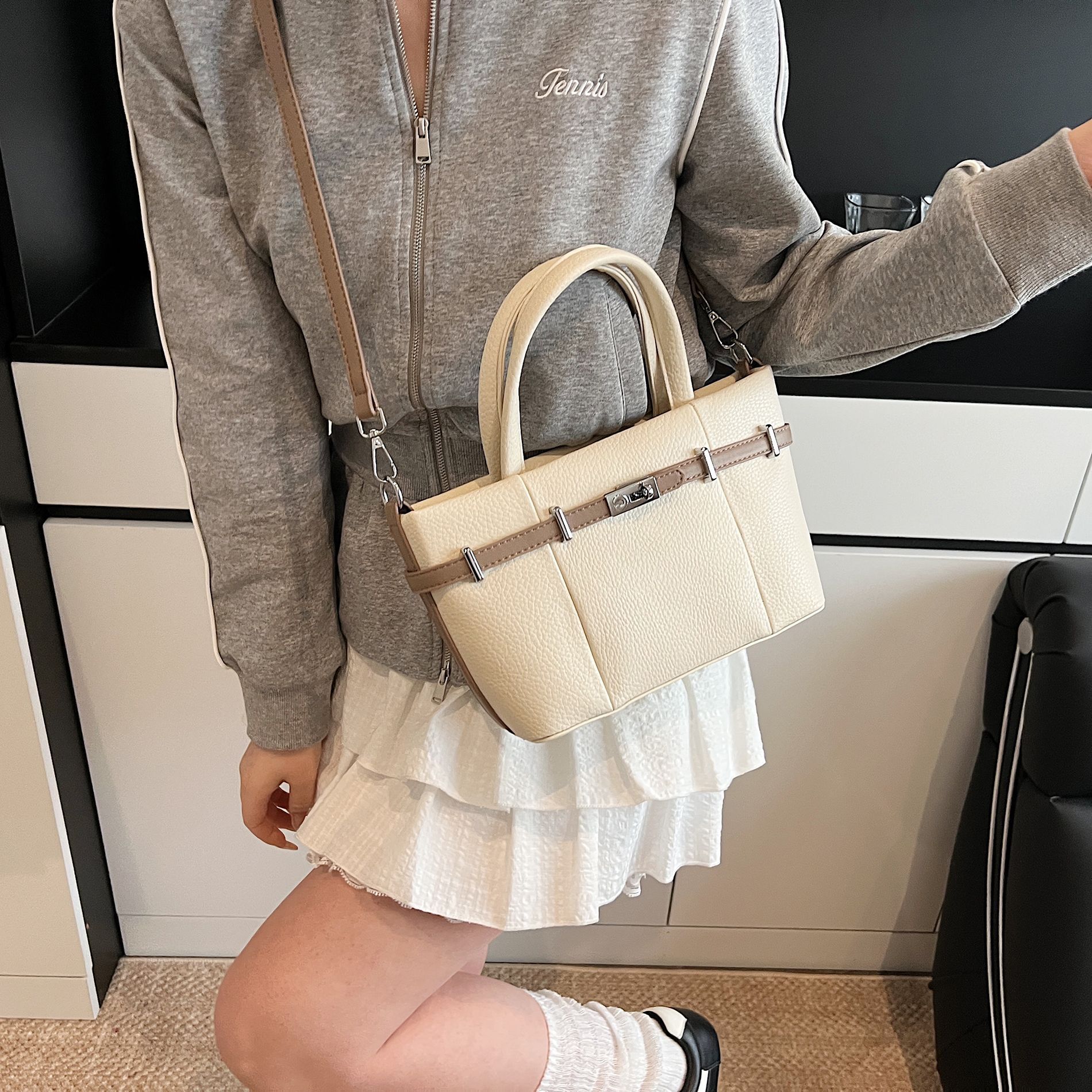 designer High-End Large Capacity Bag for Women 2025 New Spring Summer Commuter Versatile Shoulder Bag Fashion Underarm Tote Bag