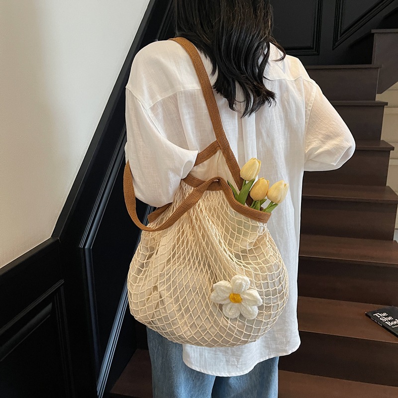 designer Summer Mesh Large Capacity Hollow Out Single Shoulder Bag for Women 2025 New Hollow Out Beach Vacation Style Floral Tote Bag