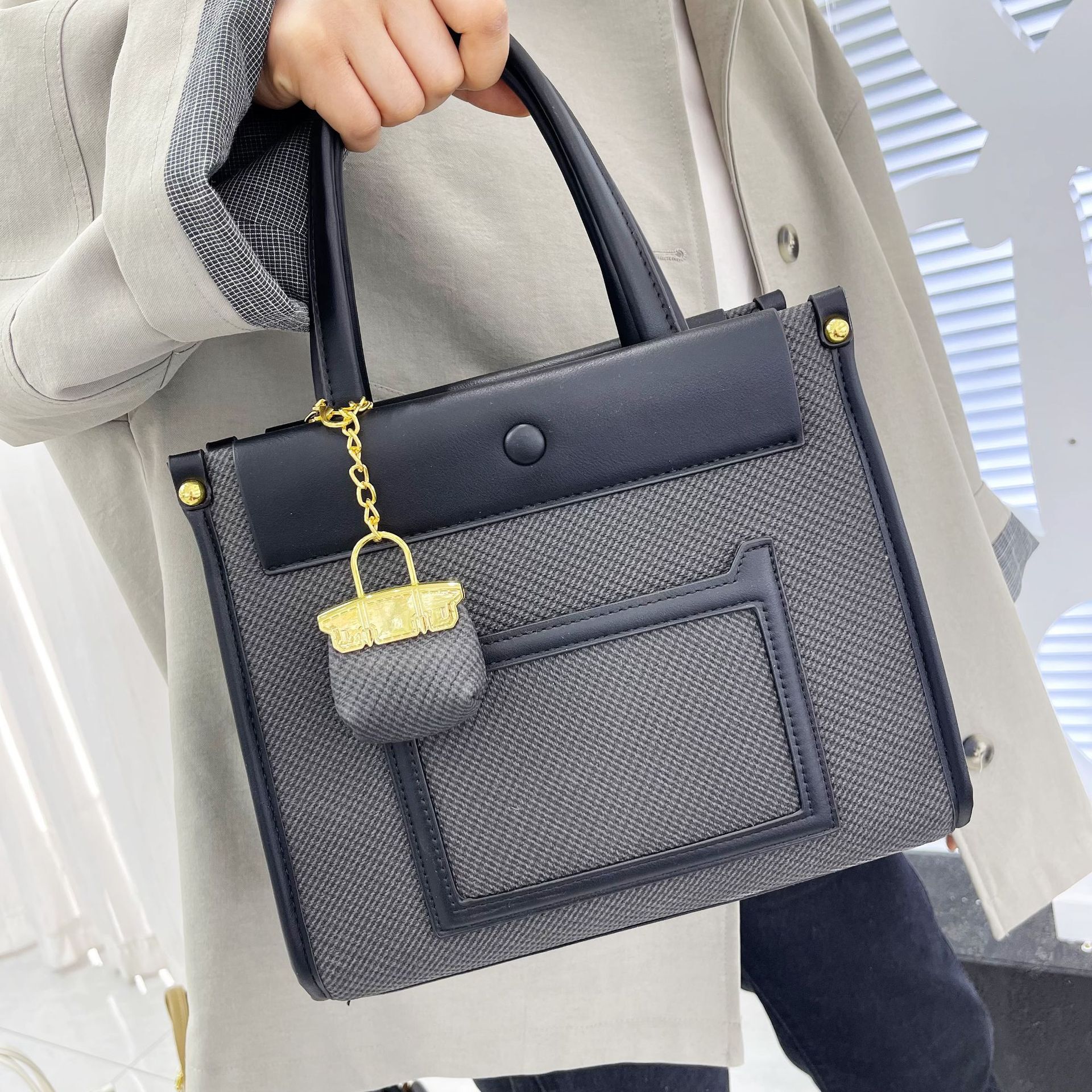 Top brand high-quality new free delivery designer cross-border high-end feeling commuting handbag elegant shoulder width waist bag new free delivery d